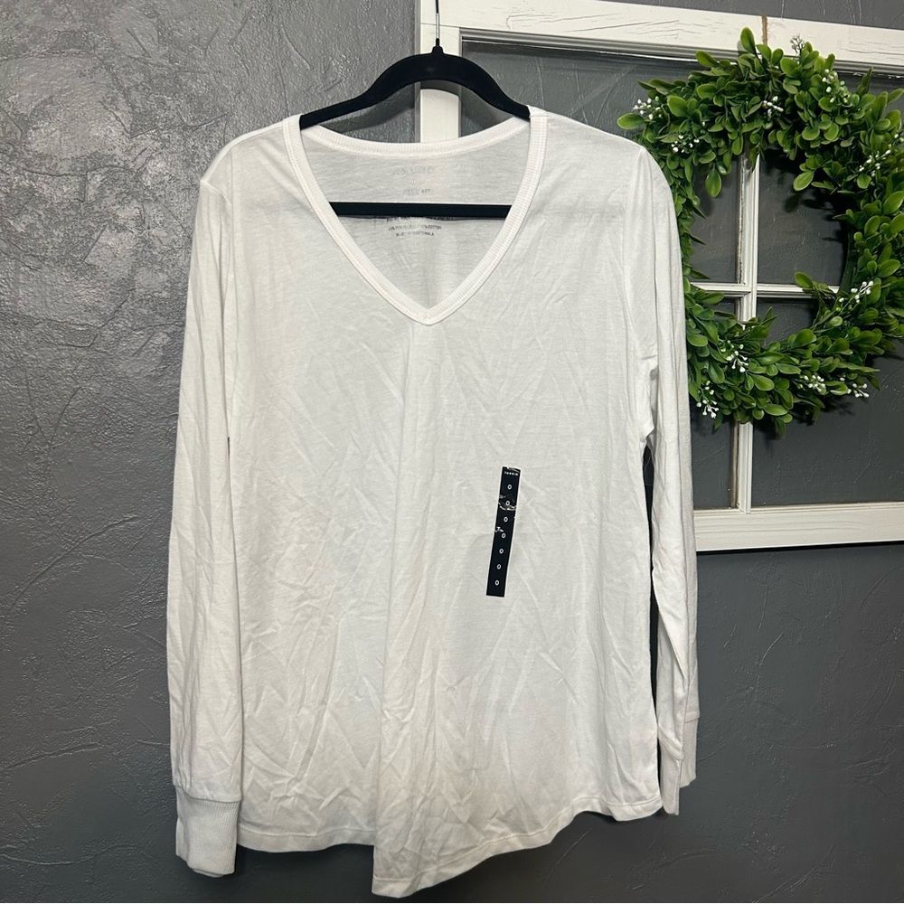 Torrid large 0 White classic fit V-Neck Long Sleeve Top